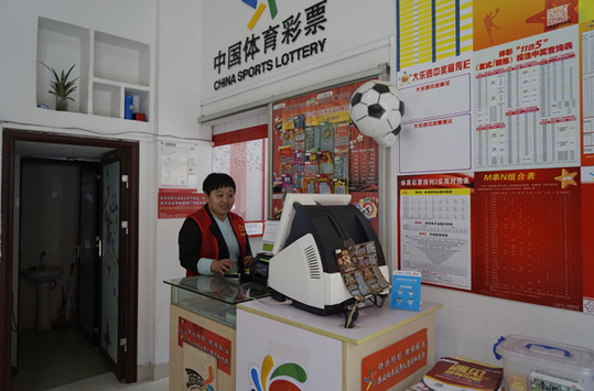 暗中骑士结尾蝙蝠侠因小丑的策略，致使哈维登特这个代表哥谭市公理与光亮的人物坠进暗中，而哥谭市真真需要的是光亮的骑士，而非暗中的守护者。